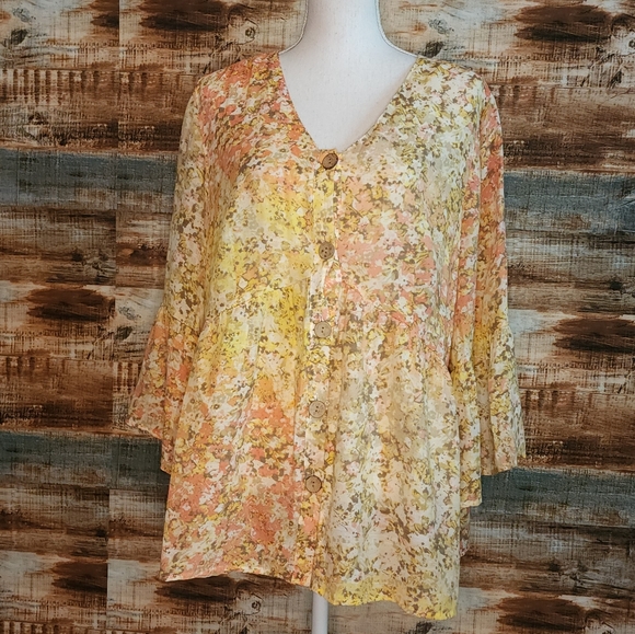 Unique Spectrum Tops - 🌟 3 for $15 Deal! 🌟Unique Spectrum flower bell sleeve blouse 1X